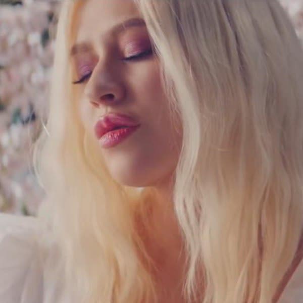 دانلود موزیک ویدیو جدید Christina Aguilera بنام Fall On Me (Ft A Great Big World) با کیفیت بالا